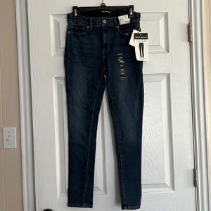 NWT DKNY Bleeker Shaping Skinny Jeans Size 28/6